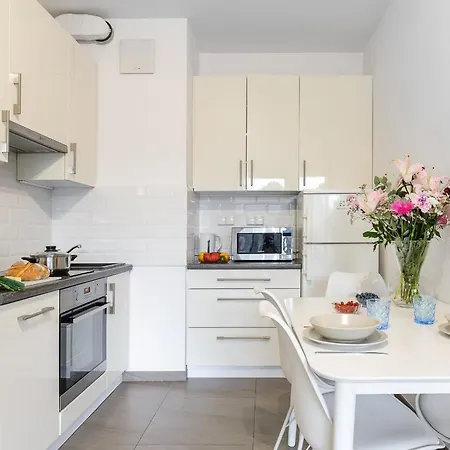 Διαμέρισμα P&o Siedmiogrodzka - Close To Rondo Daszynskiego Metro Station *
