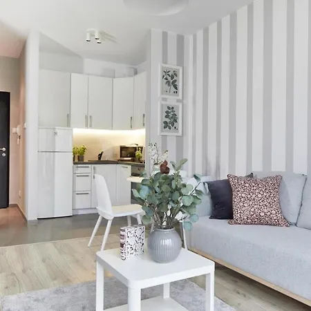 Siedmiogrodzka P&o Serviced Daire Varşova