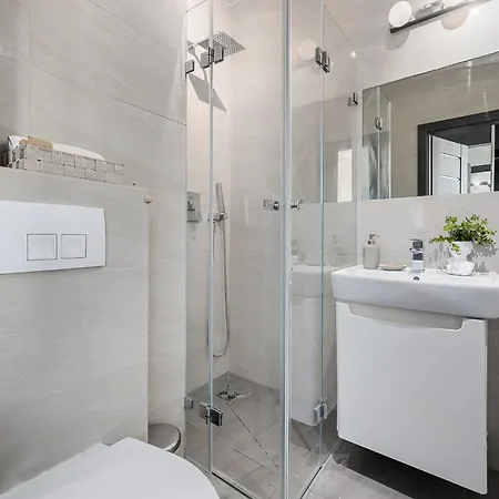 P&o Siedmiogrodzka - Close To Rondo Daszynskiego Metro Station *