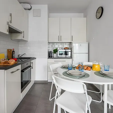 Lägenhet P&o Siedmiogrodzka - Close To Rondo Daszynskiego Metro Station *